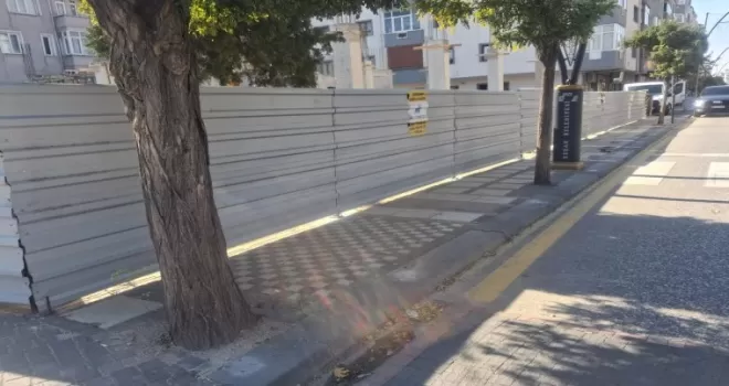 Keşan’da o caddedeki inşaatta kaldırım işgali sona erdi