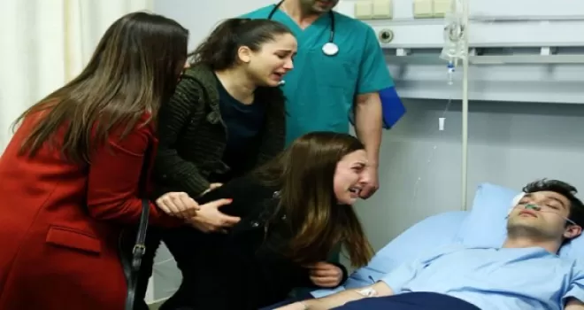 Kırgın Çiçekler yine zirvede!