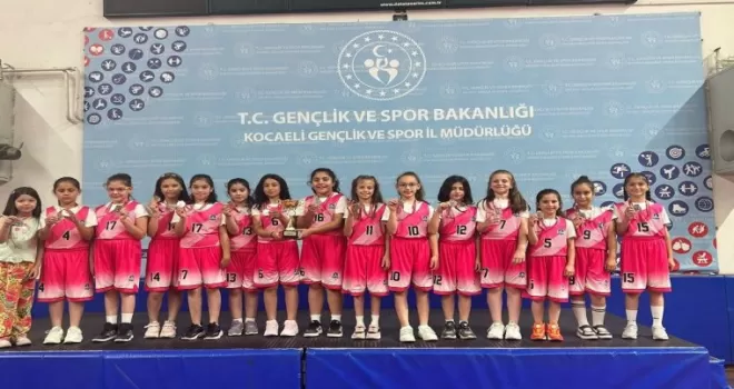 Kocaeli Çayırova’nın minikleri madalyaya doymuyor