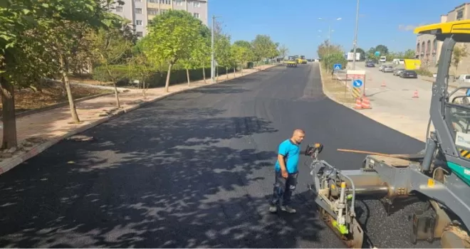 Kocaeli’de Alparslan Bulvarı modern asfaltla yenilendi