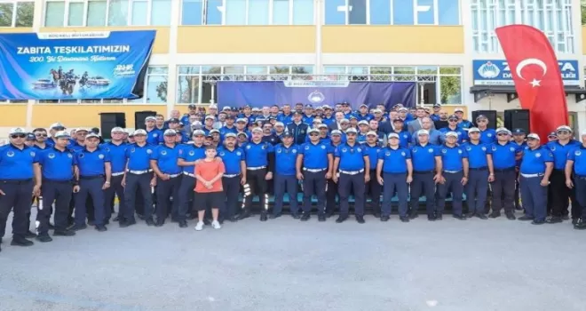 Kocaeli’de Başkan Büyükakın zabıta yeleğini giydi