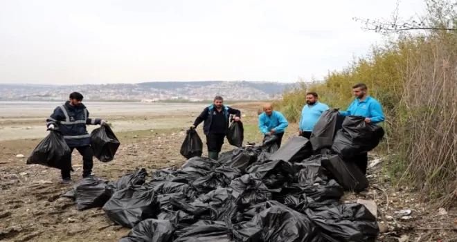 Kocaeli’de ekipler 50 torba atığı doğadan uzaklaştırdı