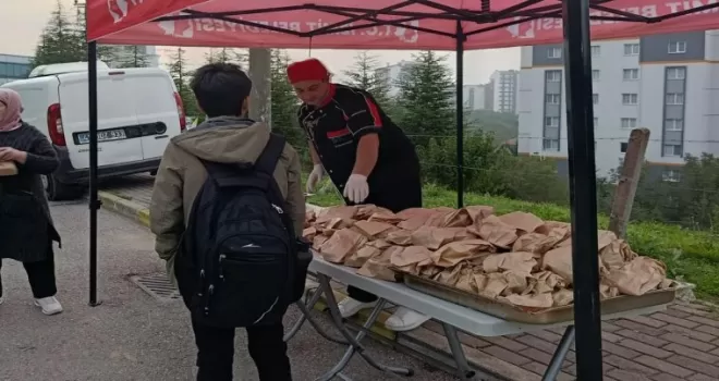 Kocaeli’de İzmit Belediyesi Beslenme Saati Projesine devam ediyor 