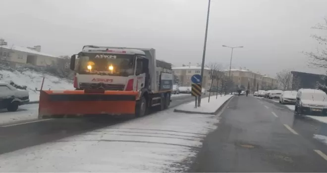 Kocaeli’de kar mesaisi sürüyor