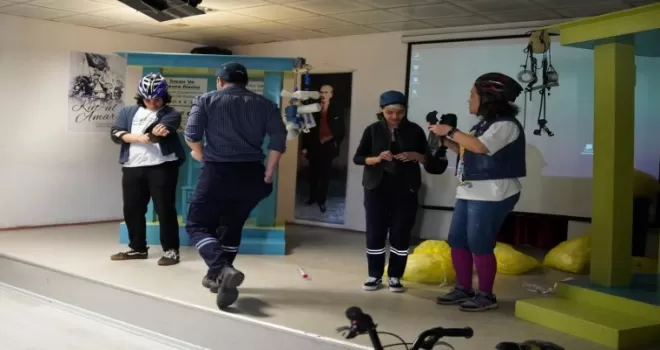 Kocaeli’de ’Sürdür Abi’ hem eğlendiriyor, hem öğretiyor