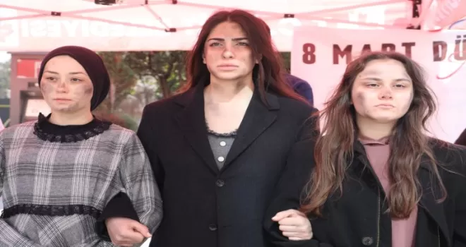 Kocaeli İzmit’te ‘Bi Dünya Kadın’ canlı heykel sergisi