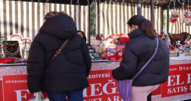 Kocaeli İzmit’te kadınların el emeği pazarı yoğun ilgi gördü