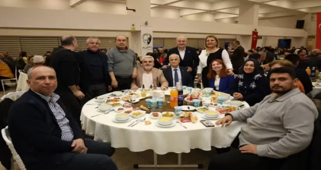 Kocaeli İzmit’te STK temsilcileri aynı sofrada oruç açtı