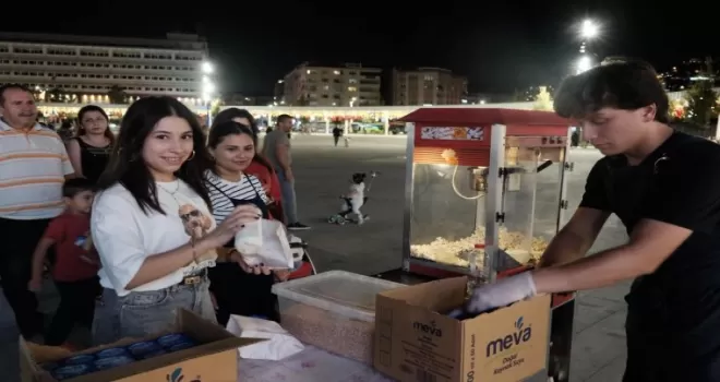 Kocaeli’nde sinema keyfi Milli İrade Meydanı’nda yaşanıyor