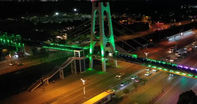 Kocaeli’nde üst geçitler yeşile büründü
