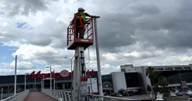 Kocaeli’nde üst geçitlere yeni aydınlatma sistemi