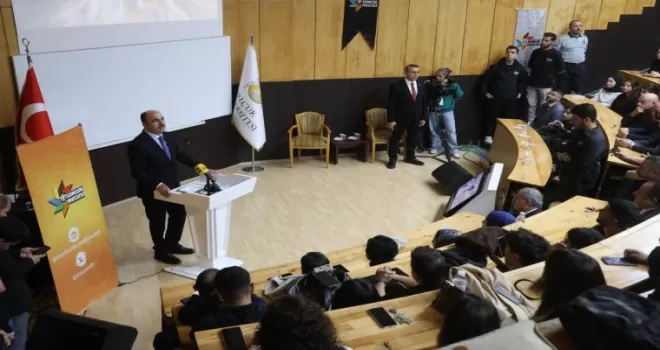 Konya’da Başkan Altay fakülte öğrencileriyle buluştu