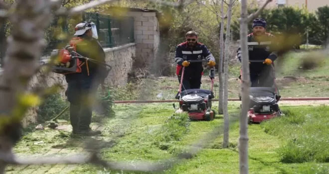 Konya’da park ve bahçelerine bahar dokunuşu