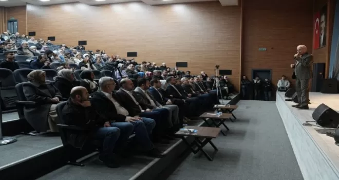 Konya’da şehir konferansları sürüyor