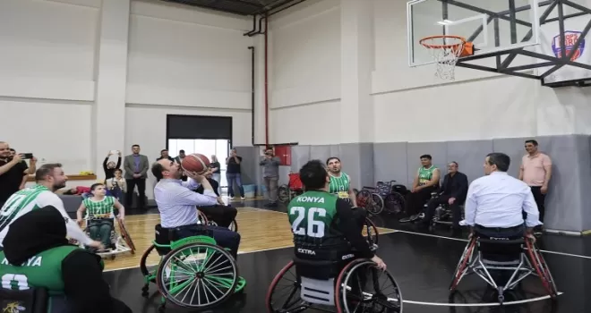 Konya’da tekerlekli sandalyede pota heyecanı