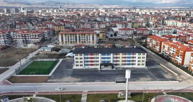 Konya Karatay’da 8 okul FIFA standardında sahalara kavuşuyor