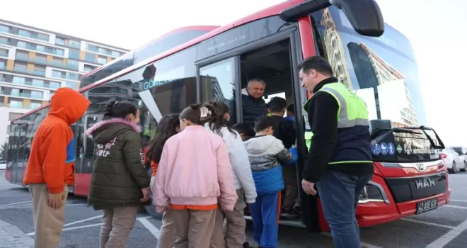 Konyalı öğrenciler nezaketi bu otobüste öğreniyor