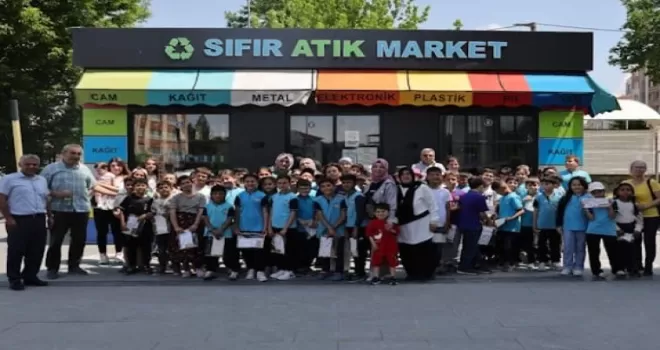 Kütahyalı öğrencilerden Sıfır Atık Market’e örnek katkı