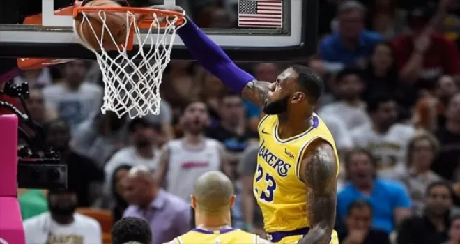 LeBron'dan eski takımına 51 sayı