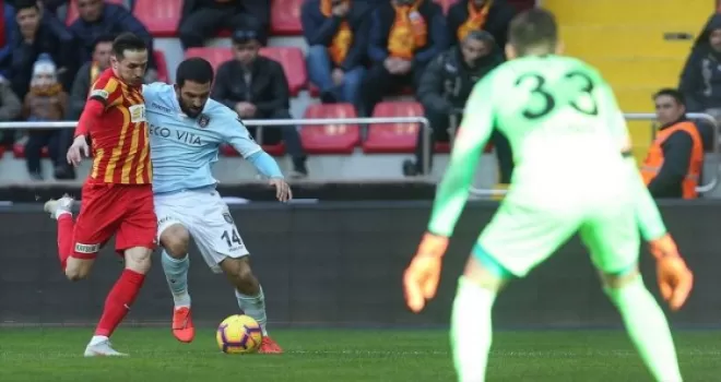 Lider Başakşehir Kayseri'den 1 puanla döndü