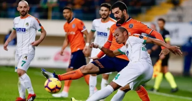 Lider Medipol Başakşehir Alanya'da 2 puan bıraktı