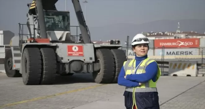 Limanın yükünü Emel abla çekiyor