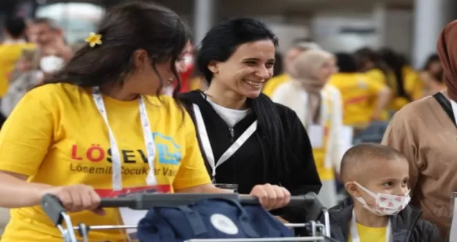 LÖSEV’in İyilikler Çarşısı Bursa’da umut dağıttı