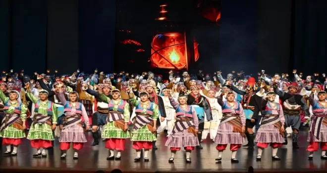 Maarif Halk Dansları Topluluğu gönülleri fethetti