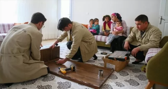 Mahallelinin tamir işleri öğrencilere emanet
