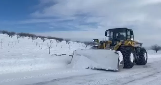 Malatya Büyükşehir ekipleri 66 mahallede 1527 kilometre yolu açtı