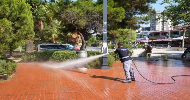 Maltepe’de toplu temizlik çalışmaları sürüyor