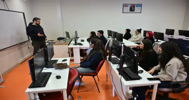 Manisa Büyükşehir’den gençlere dijital vizyon
