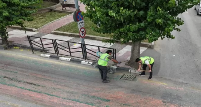 Manisa’da 17 ilçede yağmur suyu ızgaralarına düzenli bakım