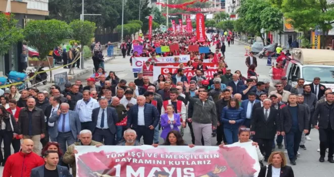Manisa’da Başkan Zeyrek emekçilerle omuz omuza yürüdü