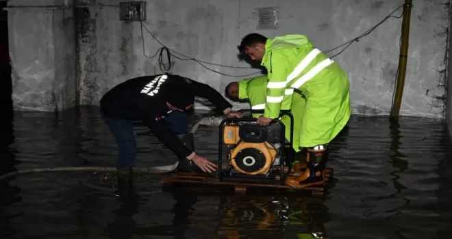 Manisa’da sağanak yağışta ekipler tüm gücüyle sahada