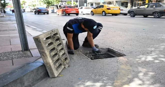 Manisa’da yağışlar öncesi ızgara temizliklerini hızlandırdı