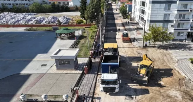 Manisa Kırkağaç’ta 4 bin ton sıcak asfalt çalışması
