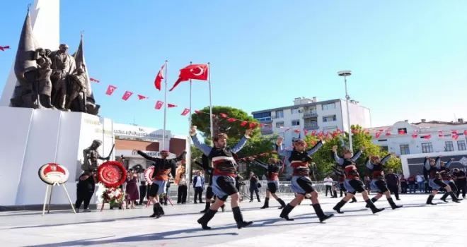 Manisa’nın kurtuluşunun 104’üncü yılı törenle kutlandı