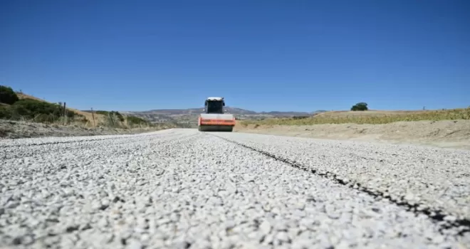 Manisa Selendi’de 26 yıllık yola ilk asfalt