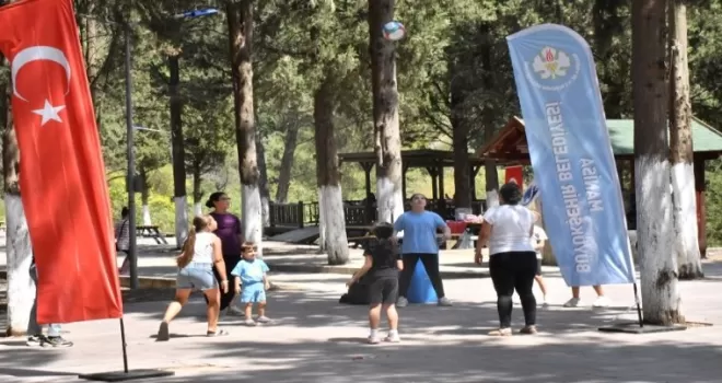 Manisalı kadınlar Süreyya Parkı’nda eğlendi