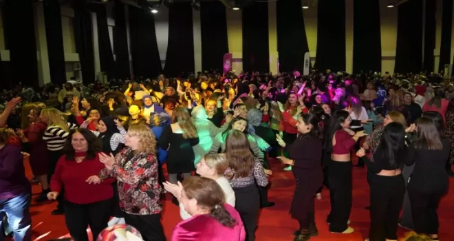 Manisalı kadınlar ‘Yeni yıl matinesi’nde buluştu