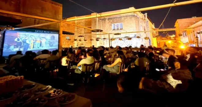 Mardin’de sinema rüzgârı... “Sesimi Taşı“ filminin galasına yoğun ilgi