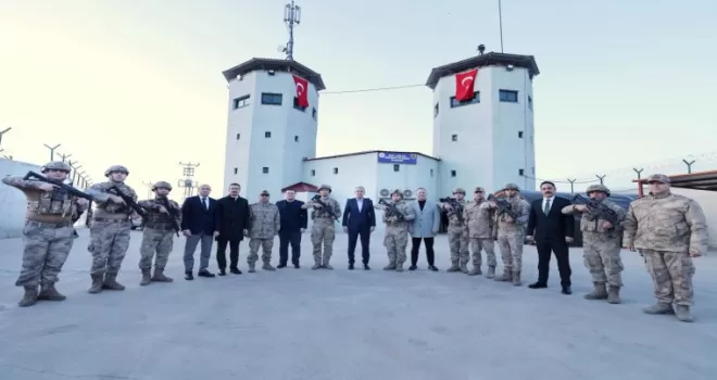 Mardin Valisi Akkoyun kahraman komandolarla buluştu