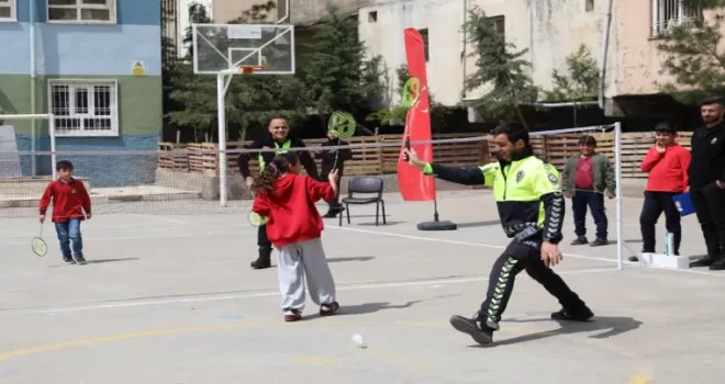 Mardin Yeşilli’de Polis Haftası’nda dostluk maçı