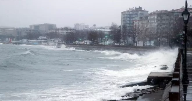 Marmara Denizi'nde ulaşıma poyraz engeli