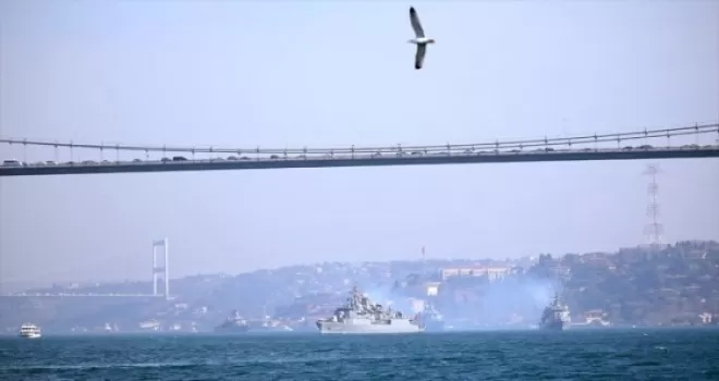 'Mavi Vatan 2019 Tatbikatı' tamamlayan gemiler İstanbul Boğazı'ndan geçti