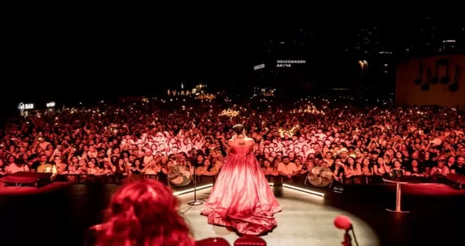 Melike Şahin’den Maximum Uniq Açıkhava’da unutulmaz gece
