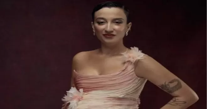 Melike Şahin ’Ölmem Ölemem’ ile listeleri altüst etti