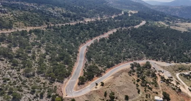 Mersin Büyükşehir, Gülnar’da 5 mahallenin yolunu genişletti