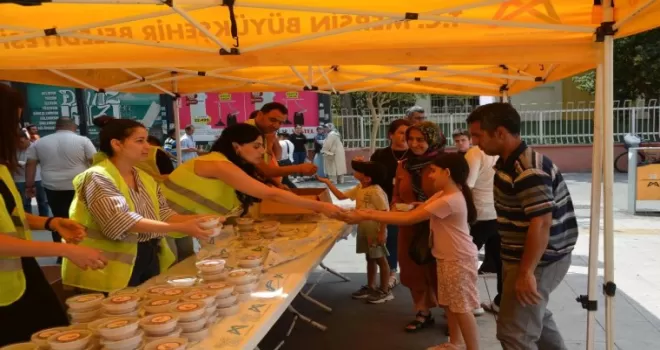 Mersin’de 20 bin kişiye aşure ikramı